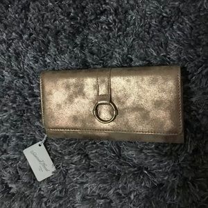 Universal thread new with tags wallet